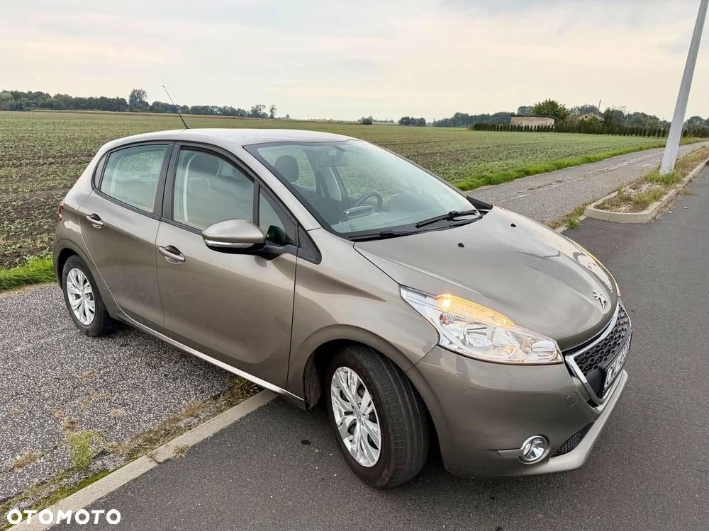 Peugeot 208 - 12