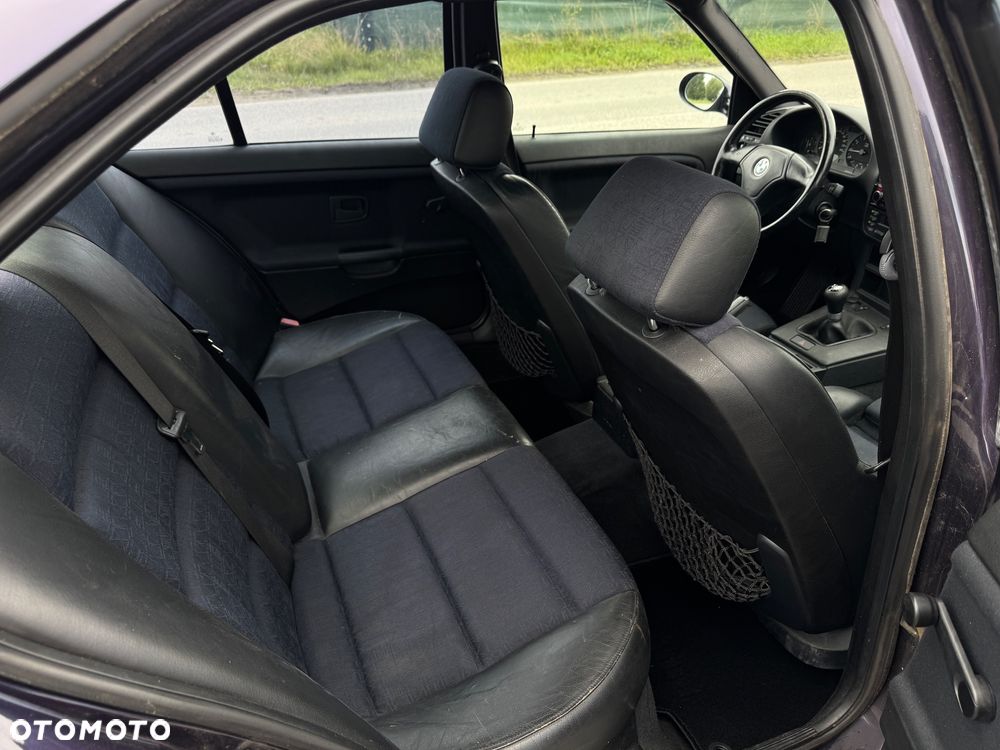 BMW Seria 3 318i - 11