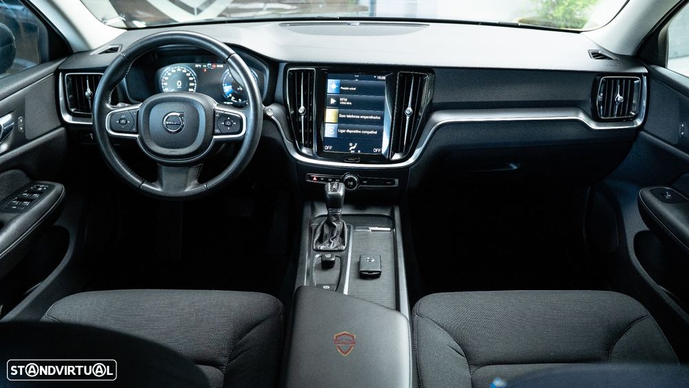 Volvo V60 2.0 D3 Momentum Geartronic - 20