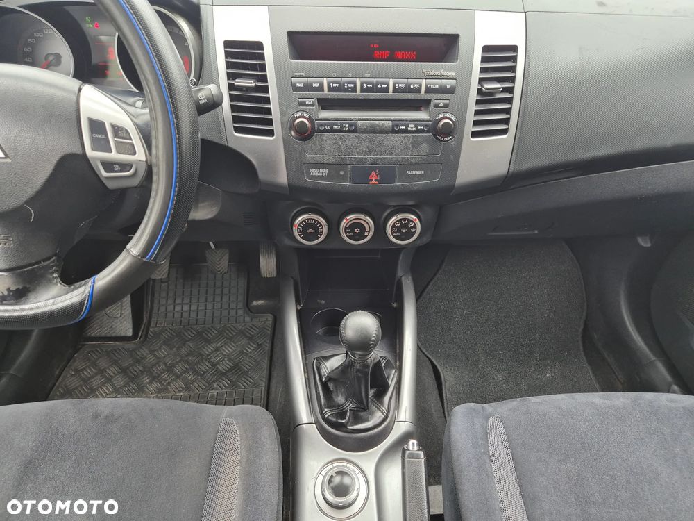 Mitsubishi Outlander 2.0 DI-D 4WD Intense - 28