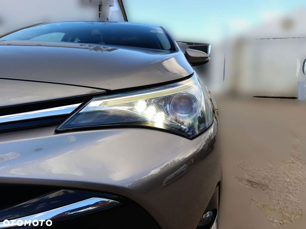 Toyota Avensis 1.8 Premium MS - 27