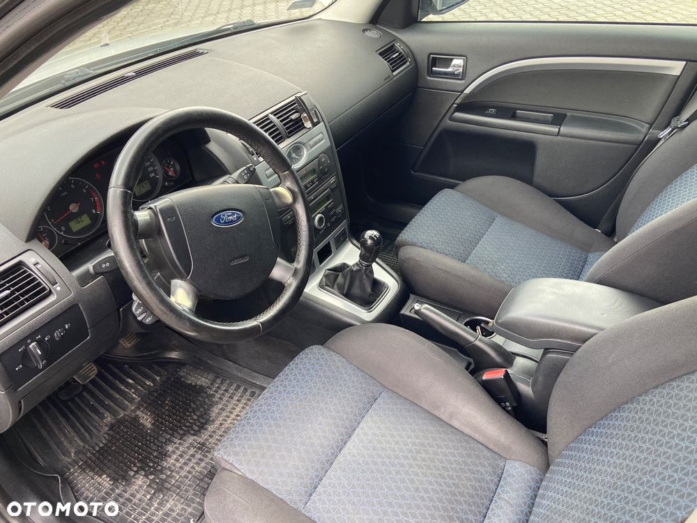 Ford Mondeo 1.8 Ghia - 12