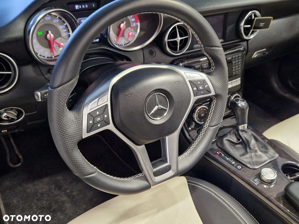 Mercedes-Benz SLK 250 (BlueEFFICIENCY) 7G-TRONIC - 22