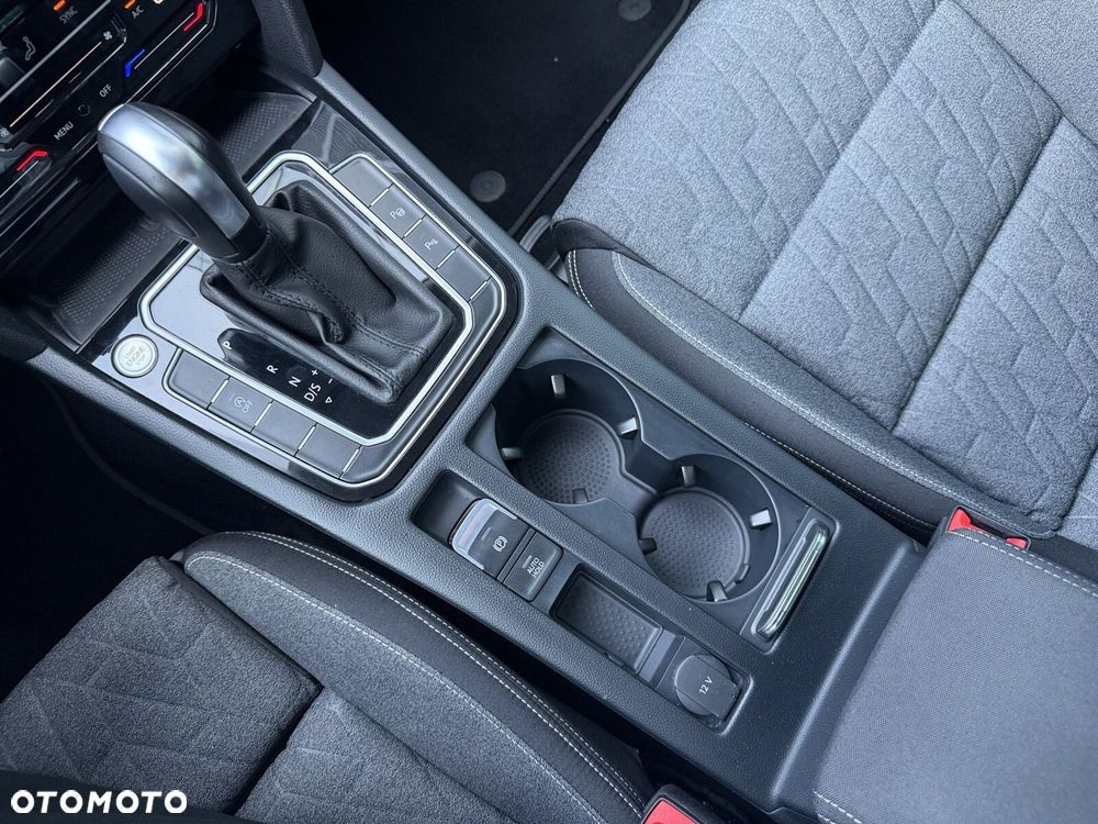Volkswagen Passat - 20