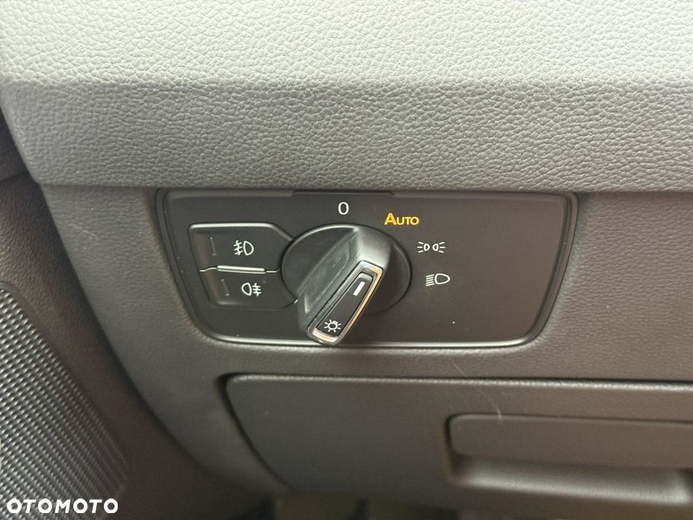 Volkswagen Passat 2.0 TDI SCR DSG 4Motion Business - 24