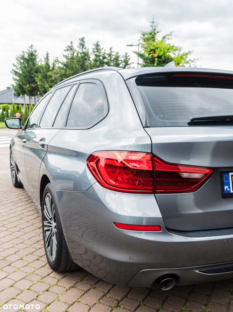 BMW Seria 5 520d Sport Line - 4