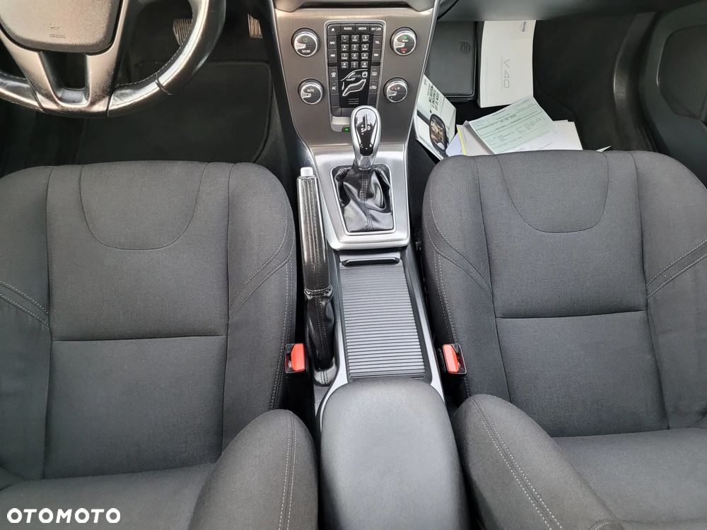 Volvo V40 Cross Country D2 Momentum - 28