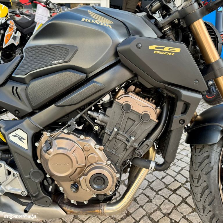 Honda CB 650 RA - 8