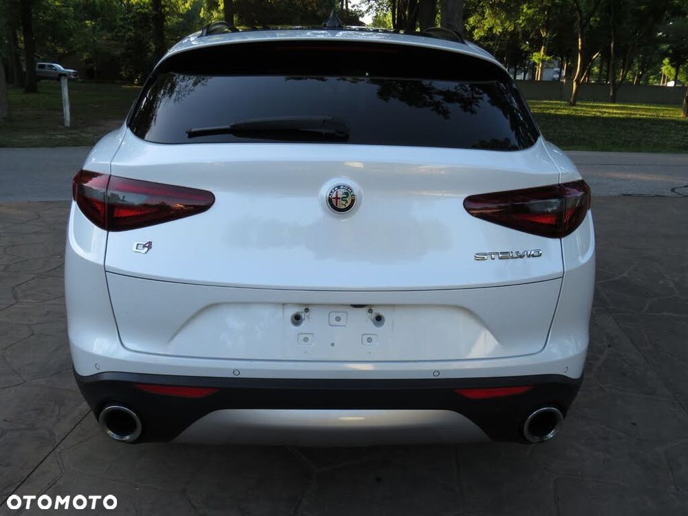 Alfa Romeo Stelvio 2.0 Turbo 16V AT8-Q4 Ti - 8