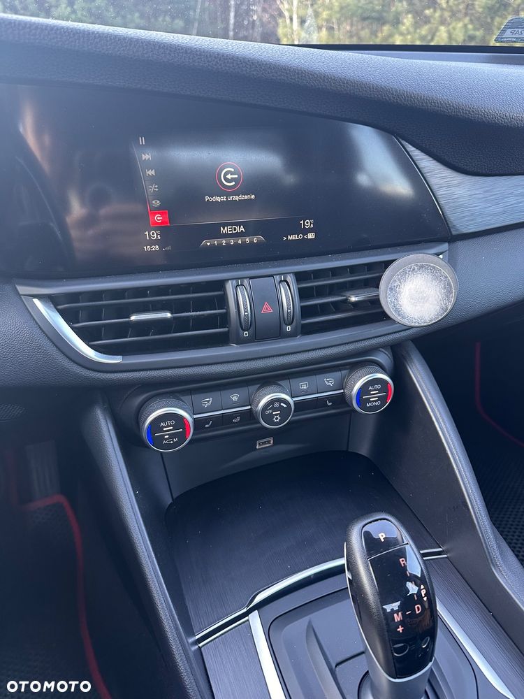 Alfa Romeo Giulia 2.0 Turbo - 13