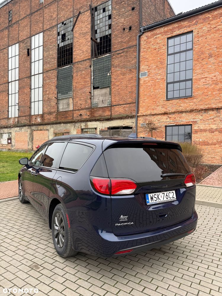 Chrysler Pacifica - 23