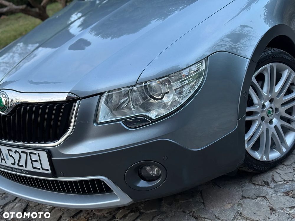 Skoda Superb 2.0 TDI 4x4 DSG Exclusive - 11