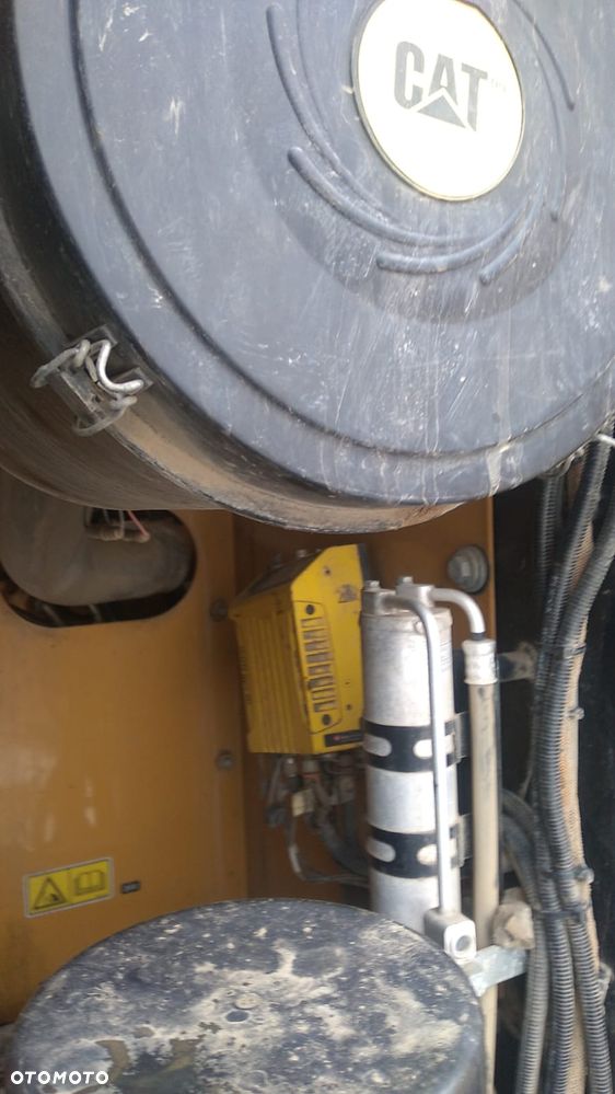 Caterpillar 323F - 8