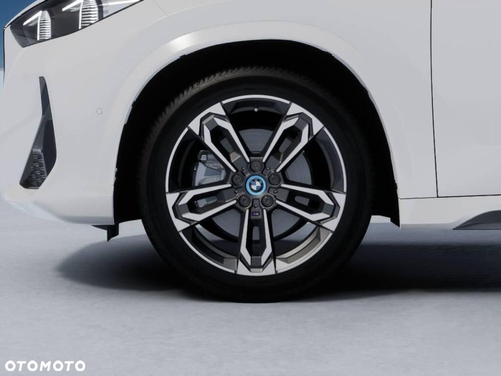 BMW iX1 xDrive30 66.5kWh M Sport - 4