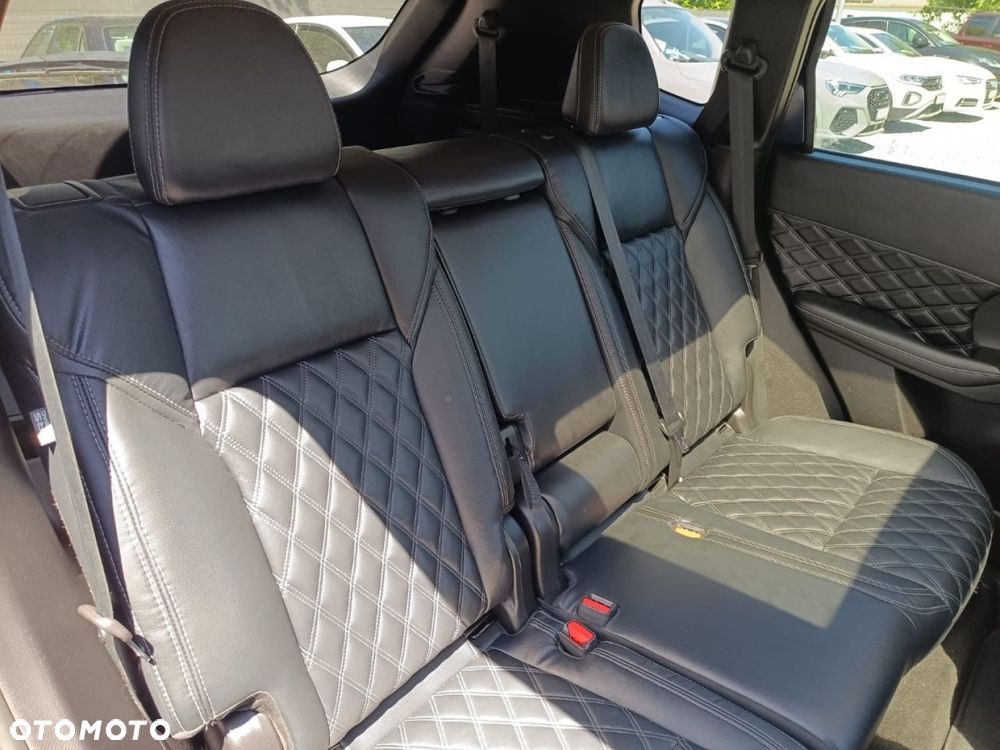 Mitsubishi Outlander - 27