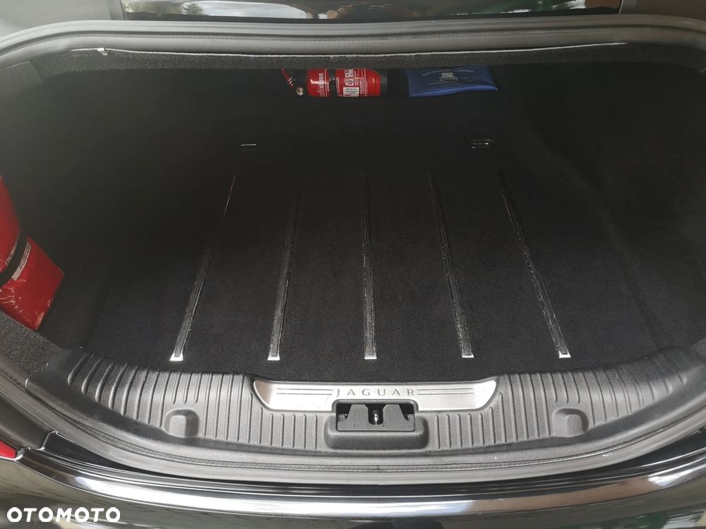 Jaguar XJ 3.0 T AWD Premium Luxury - 21