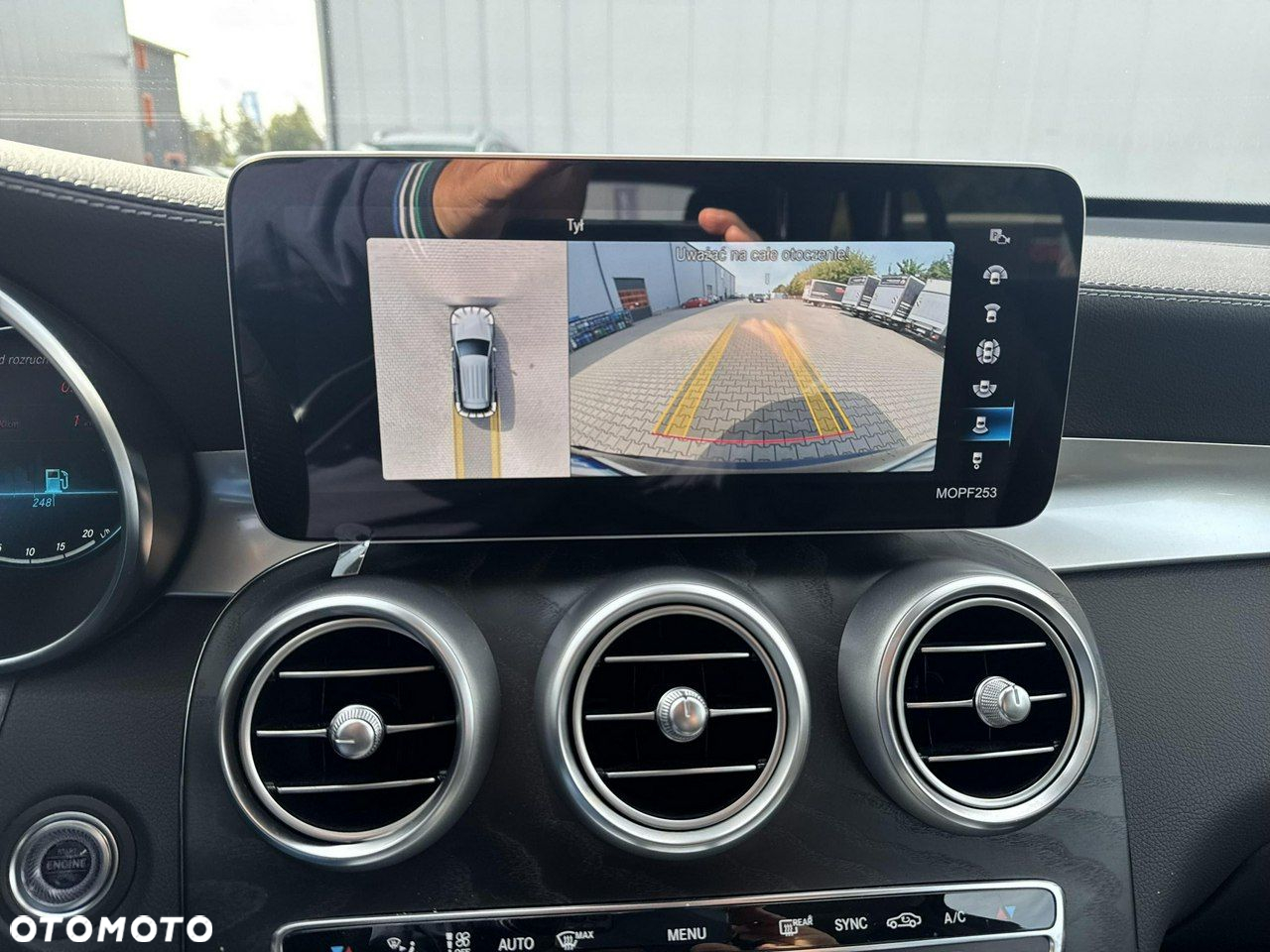 Mercedes-Benz GLC - 27