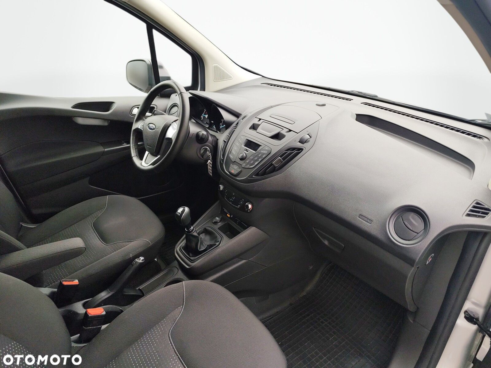 Ford transit-courier - 12