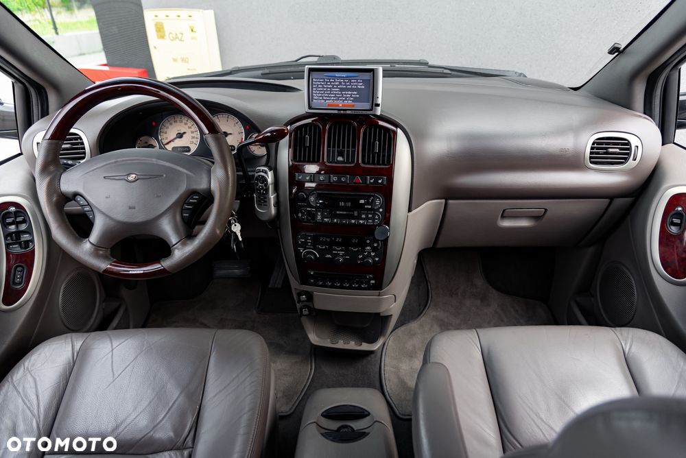 Chrysler Grand Voyager - 28