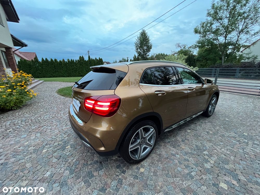 Mercedes-Benz GLA 220 4-Matic AMG Line - 10