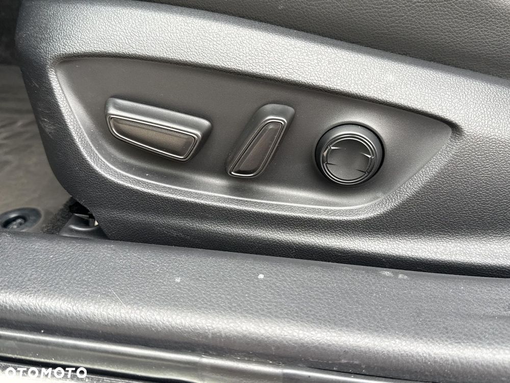 Toyota Camry 2.5 Hybrid Prestige CVT - 22