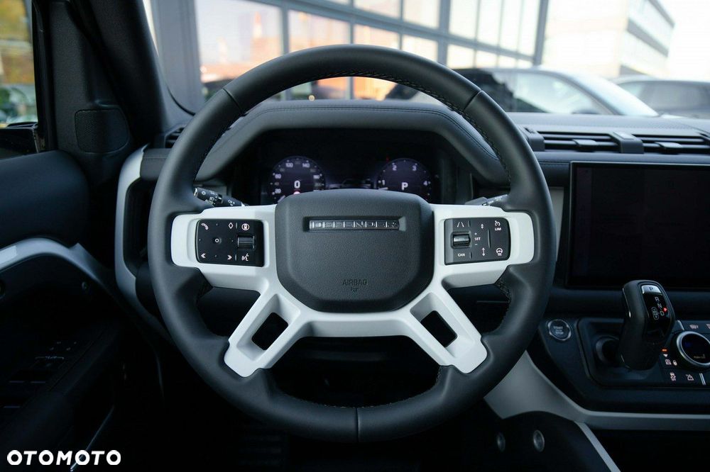 Land Rover Defender - 16