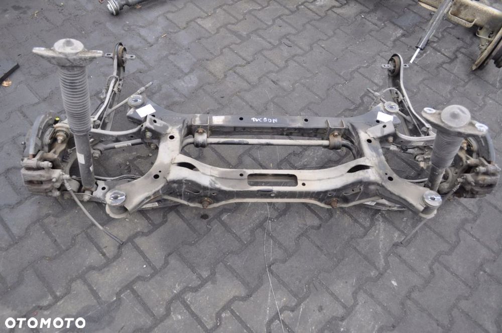 HYUNDAI TUCSON III ZAWIESZENIE TYLNE  BELKA TYLNA - 1