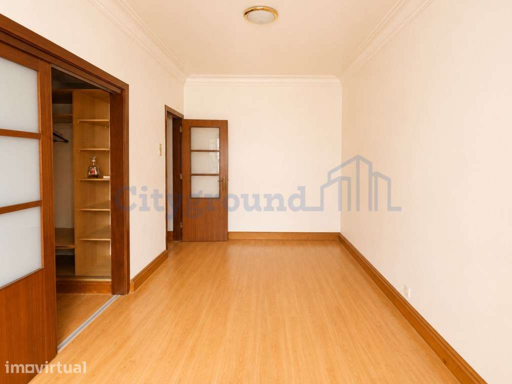 Apartamento T2 remodelado com varanda na zona da Junqueira | Junto ... - Grande imagem: 4/18