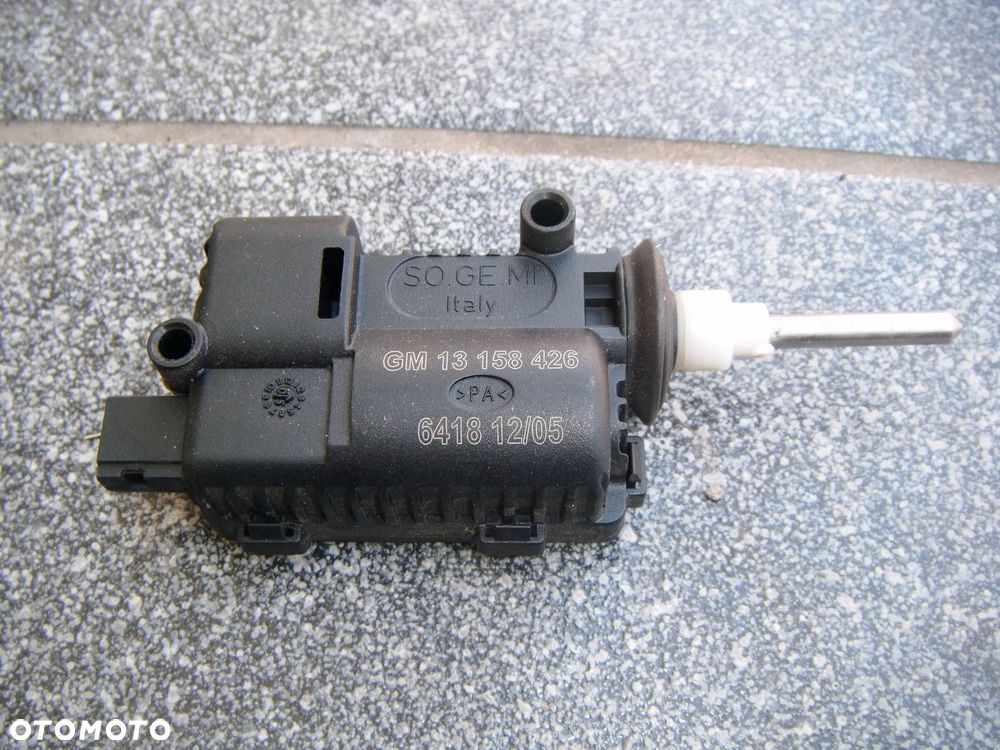opel vectra c 04r siłownik klapki wlewu paliwa 13158426 - 1