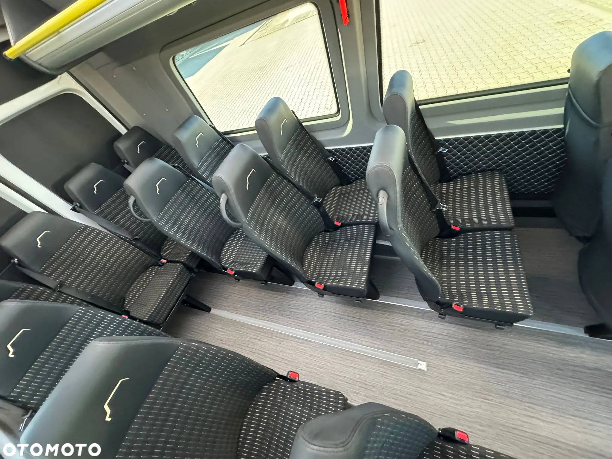 Mercedes-Benz Sprinter 517 - 21