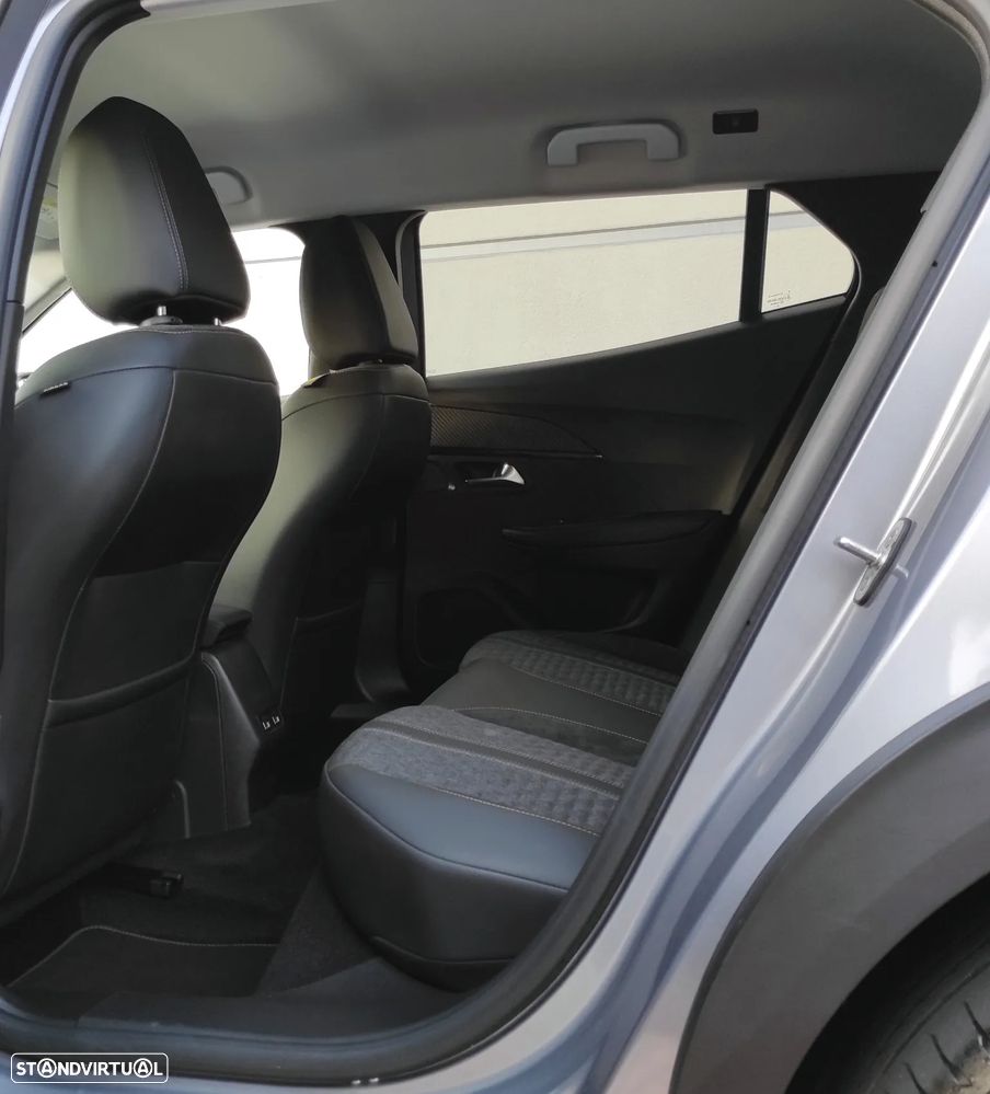 Peugeot e-2008 Allure - 25