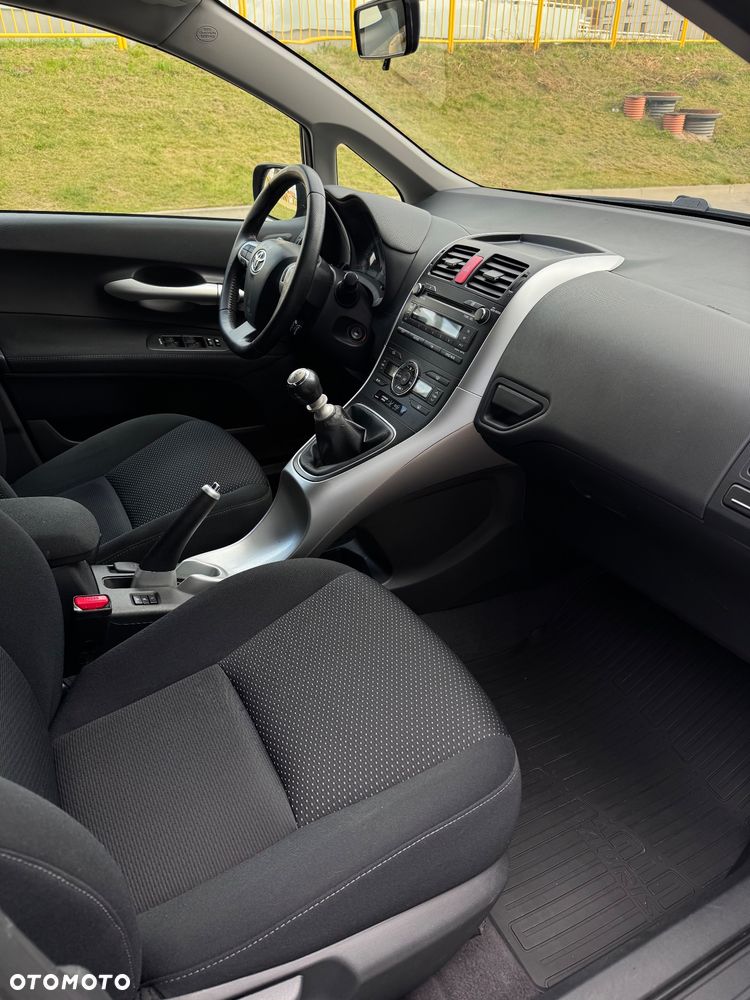 Toyota Auris - 12