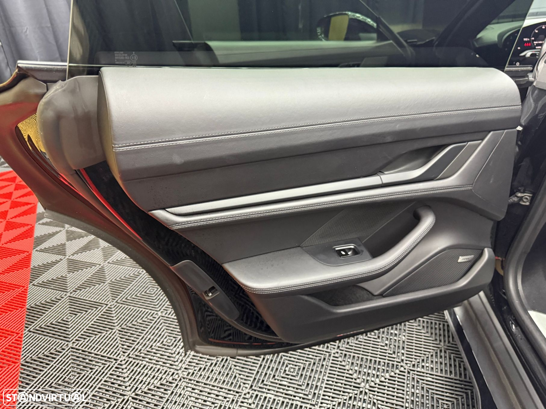 Porsche Taycan 4S bateria Performance Plus - 27