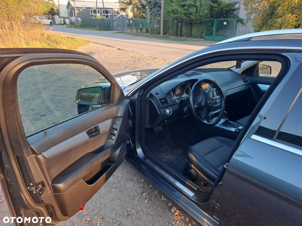 Mercedes-Benz Klasa C 220 T CDI DPF Automatik BlueEFFICIENCY Avantgarde - 9