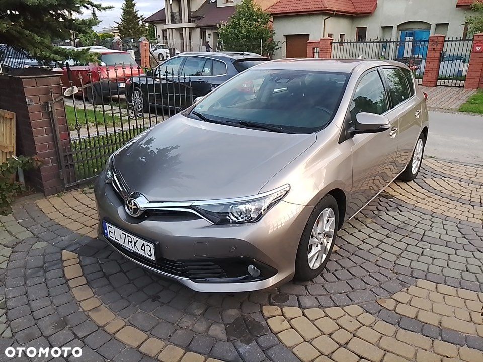 Toyota Auris 1.6 D-4D Executive - 1