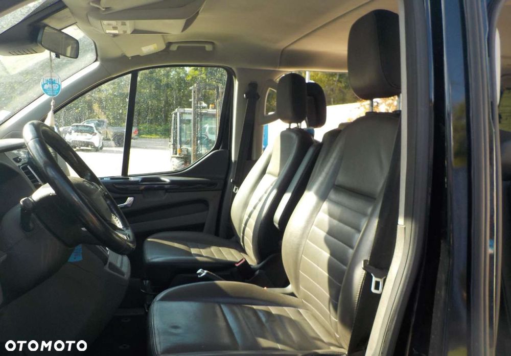 Ford Tourneo Custom - 36