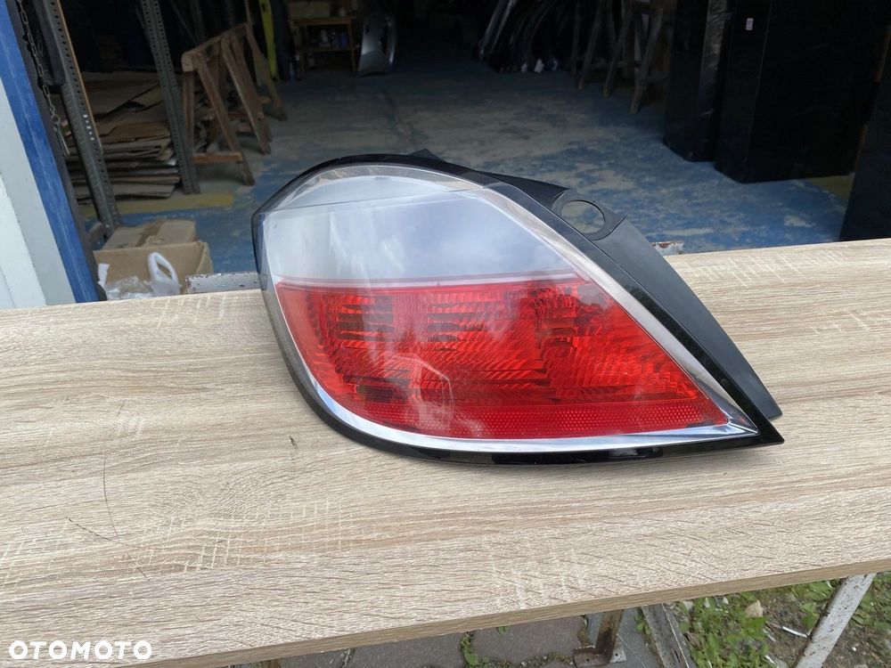 LAMPA TYLNA LEWA OPEL ASTRA III H HB 24451835 - 3