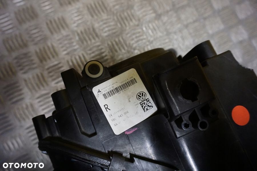 VW TIGUAN 2016 - REFLEKTOR LAMPA ZWYKŁA HALOGENOWA PRAWA USA - 6