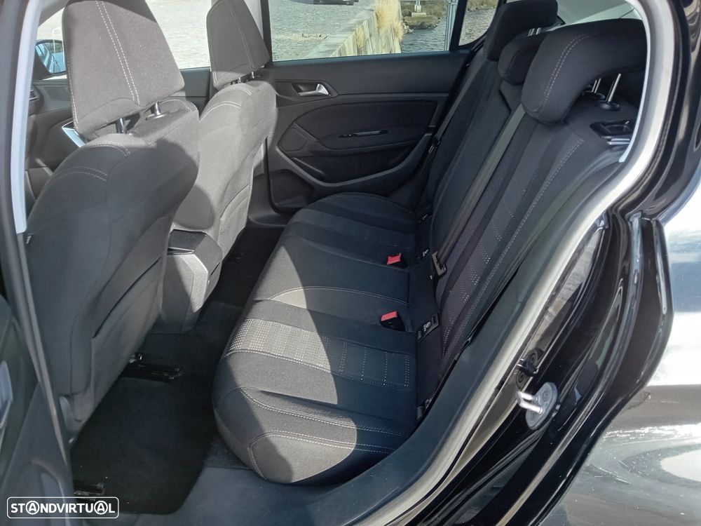 Peugeot 308 1.6 BlueHDi Style J17 - 20