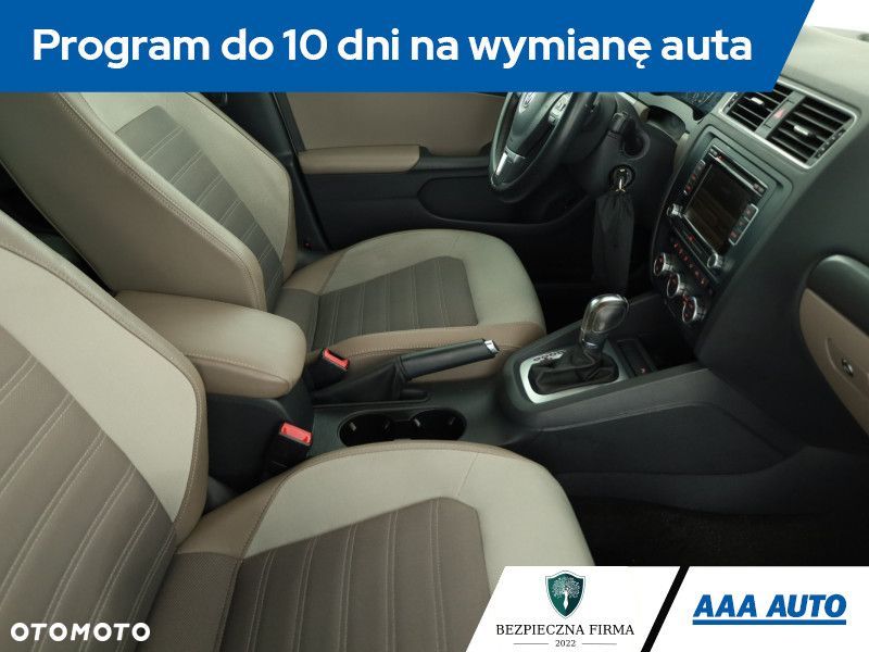 Volkswagen Jetta - 8