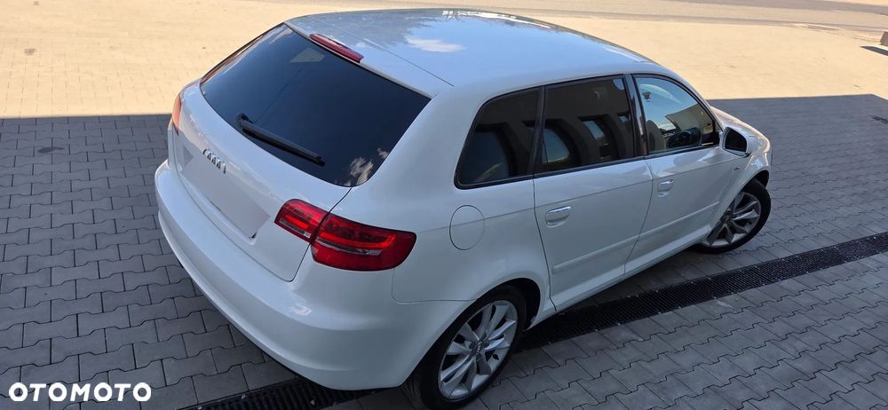 Audi A3 Sportback 1.6 TDI DPF S line Sportpaket - 29