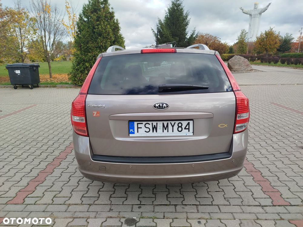 Kia Ceed - 8