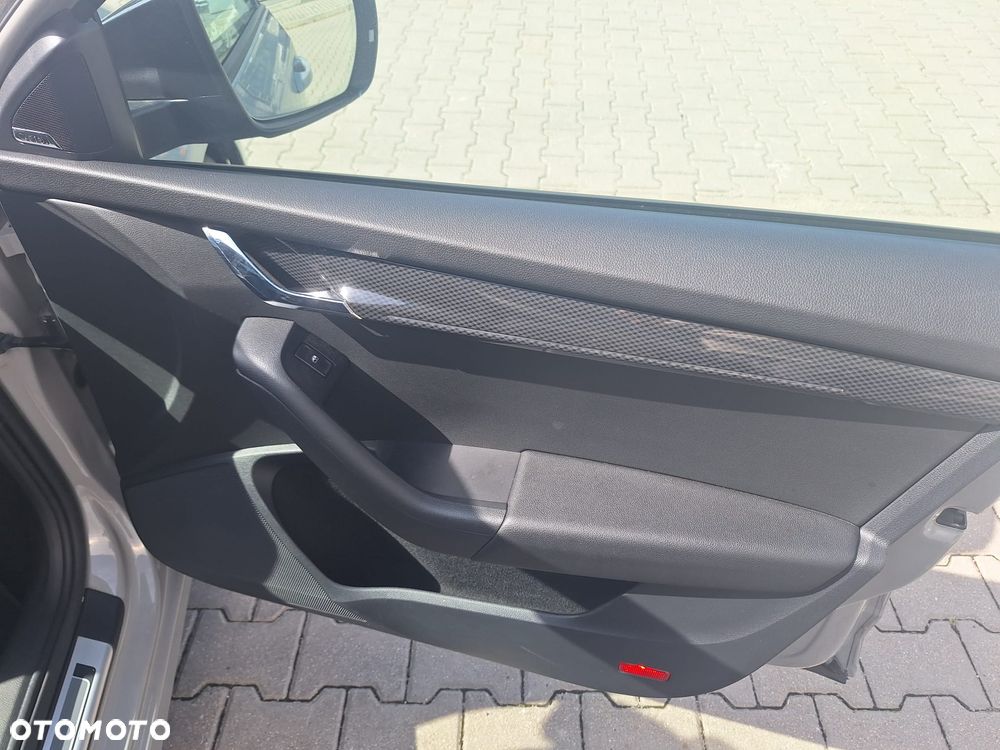 Skoda Octavia 2.0 TSI RS - 10
