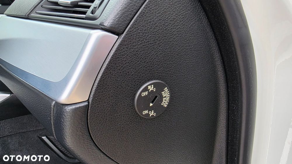 BMW Seria 5 530d xDrive Luxury Line - 37