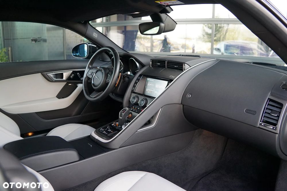 Jaguar F-Type S AWD - 32