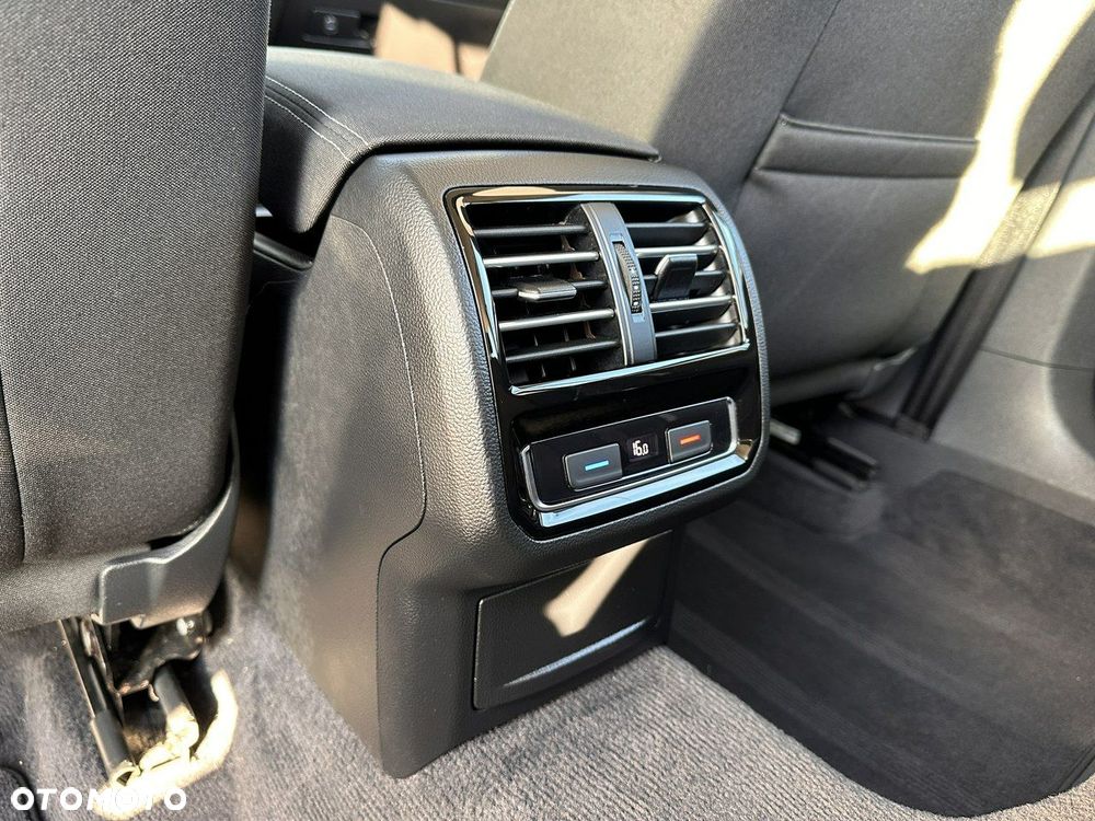 Volkswagen Passat Variant 2.0 TDI SCR DSG - 26