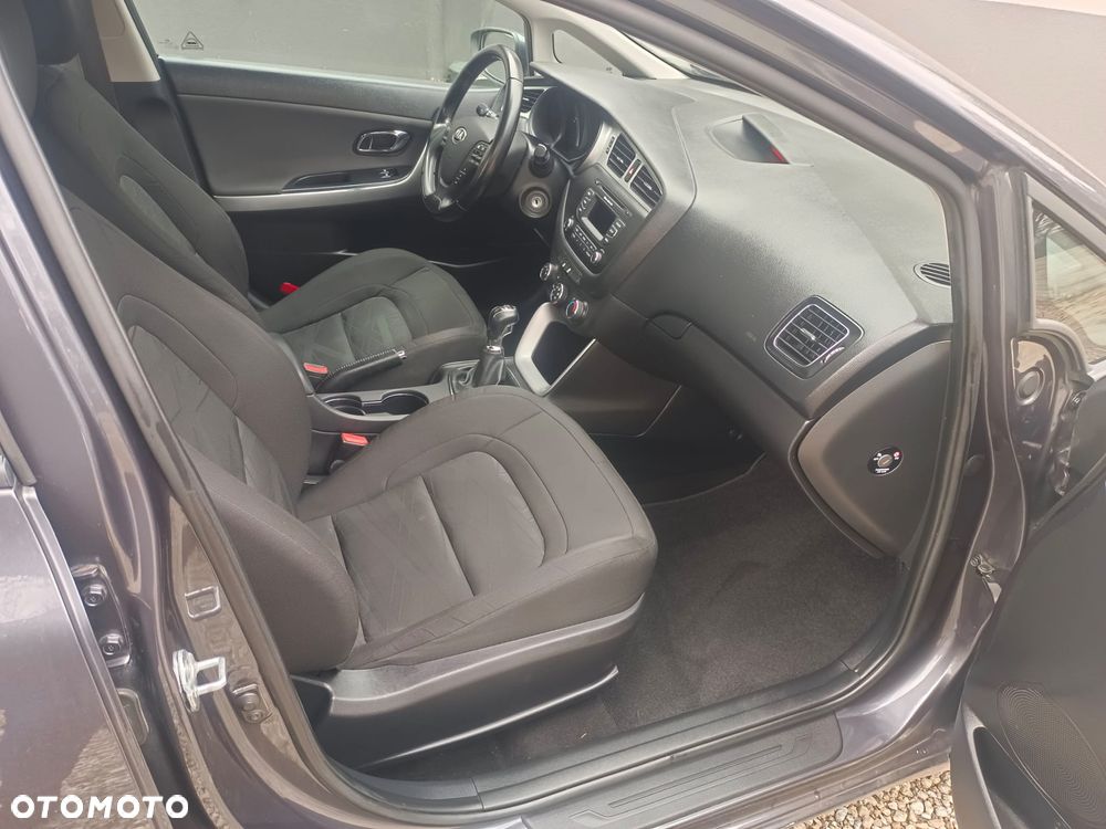 Kia Ceed - 16