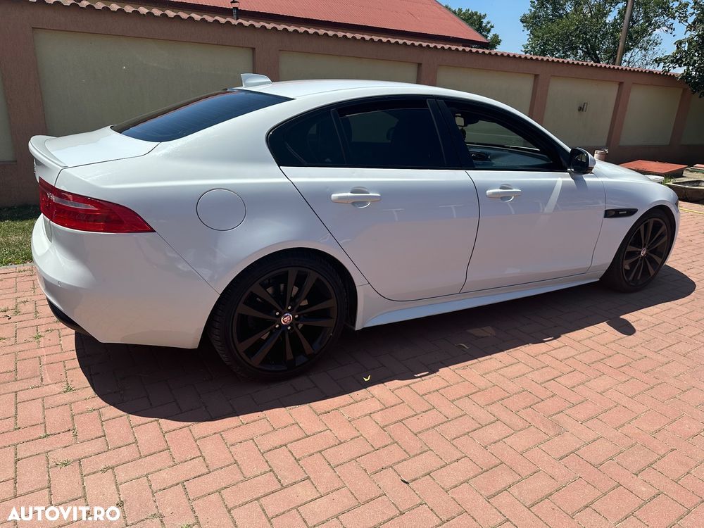 Jaguar XE 2.0 R-Sport - 11