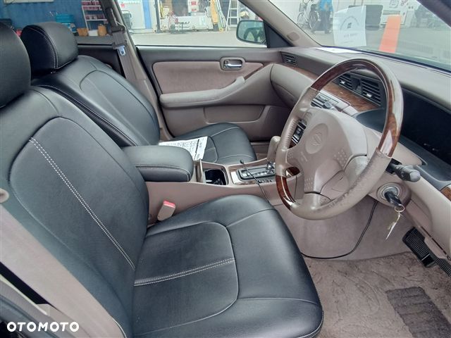 Nissan Laurel - 8