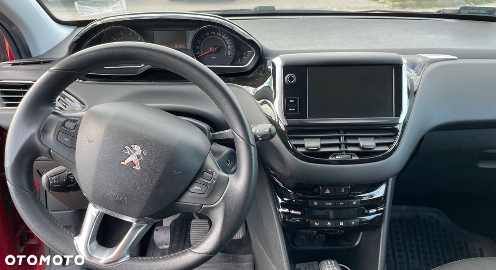 Peugeot 208 1.2 PureTech Active - 12